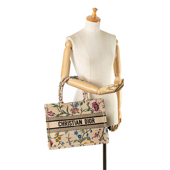 DIOR Medium Petite Fleurs Raffia Book Tote Tote Bag - Picture 7 of 7